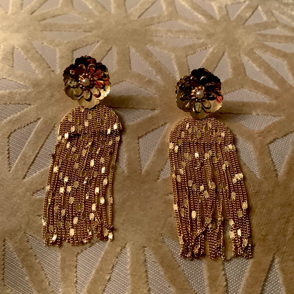 Anthropologie - Gold tone flower earrings